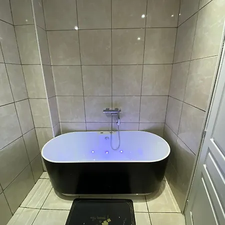 Chambre Agreable Et Moderne *